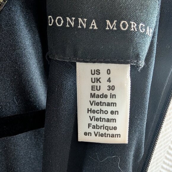 Donna Morgan Stretch Foil Pleated Halter Dress Liquid Gold Metallic Size 0 XS - Picture 12 of 15